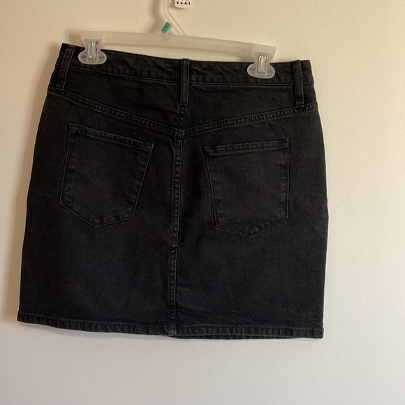 NWT Black Jean Skirt Distressed Mini 10/30 Faded Denim Cotton Holes Fray Mossimo - Picture 5 of 11